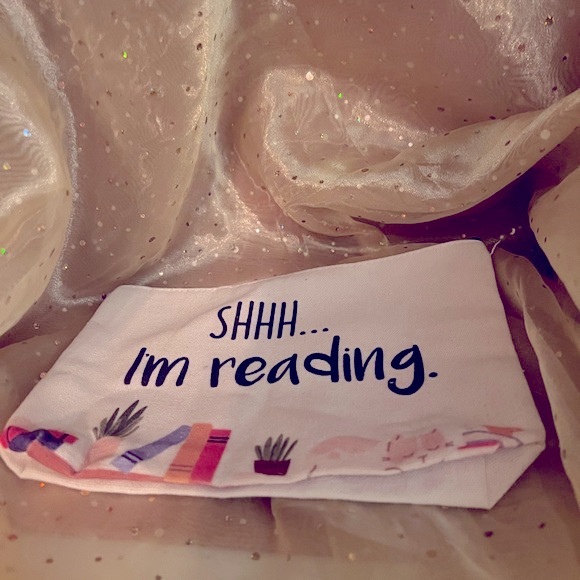 NEW: Cloth Decorative Medium Zipper Bag Shhh I’m Reading - Picture 1 of 1